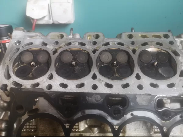 Toyota Yaris 2014 g. gredzenu maiņa un kapitālais remonts